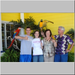 PortAransasParrots_MarkGlendaBradleyTaryn_002.jpg