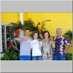PortAransasParrots_MarkGlendaBradleyTaryn_005.jpg