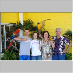 PortAransasParrots_MarkGlendaBradleyTaryn_006.jpg